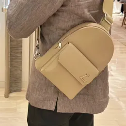 Mulher piloto slingbag couro pacote de peito bolsa embreagem designers alça ajustável saco mensageiro commuting saco carteira m23765