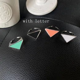 Anello aperto a triangolo in metallo a 4 colori con timbro da donna con lettera Anelli per dito Accessori per gioielli di moda di alta qualità243T
