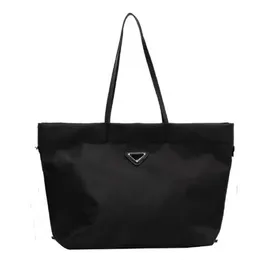 Luxus Designer Marken Einkaufstaschen Frauen Triangle Label Wasserdichte Freizeit Reisetasche Große Kapazität Nylon Mama Tote P2301017