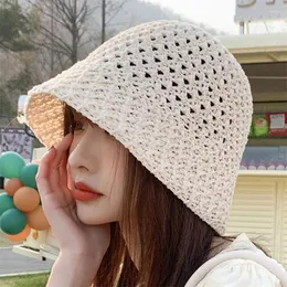 Berets Fashion Wide Brim Women Bucket Hat Summer Straw Woven Sun Visor Hats Luxury Design Hollow Out Striped Beach