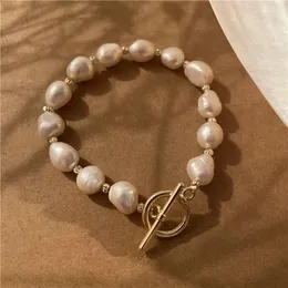 Braccialetti a maglie Bracciale di perle d'acqua dolce barocche di moda di lusso per le donne Accessori estivi di gioielli per feste con ciondoli in acciaio inossidabile