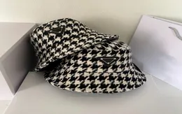 2022 New Top Designer Women Wide Brim Hats Woman Hats Party Casual Houndstooth Beach Holiday Sunhat Wool Knitting Black And White 2774875
