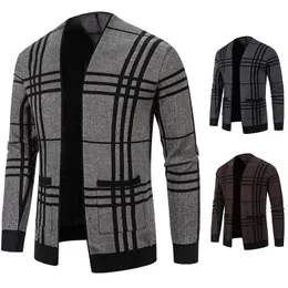 남자 스웨터 캐주얼 남성 카디건 기본 ​​줄무늬 패턴 청소년 비즈니스 공식 슬림 한 스웨터 마모 긴 슬리브 v- 넥 칼라 재킷 231017