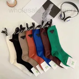 Skarpetki Projektant Zorientu Zima Zimowa Premium Znak Zagroda Czarna Trójkąt Trójkąt Ins Socks Średnie rękaw stałe kolory skórzane kobiety wicp