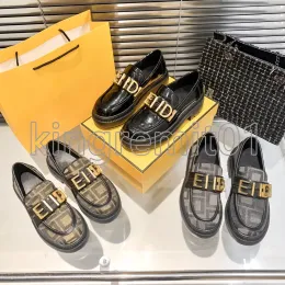 Chaussures de créateur femmes F mocassins lettre boucle baskets noir plate-forme chaussure cuir de vachette métal formateurs de luxe en caoutchouc formateur