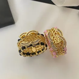 Anello con lettera di marca Ottone placcato oro Anelli a fascia aperta in rame Anello di perla di cristallo di lusso di stilista per regali di gioielli da sposa da donna