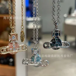 Kaiserinwitwe Xis neue Perlen-Emaille-Pins Saturn-Halskette Hochwertige Büroklammer-Schlüsselbeinkette