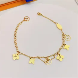 Braccialetti con ciondoli in fiore per le donne Stilisti gioielli braccialetto in argento Lusso lettere dorate Bracciale con fiori collana regali da donna D-5