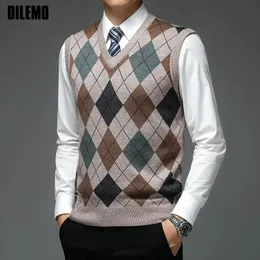 Maglioni da uomo Stilista di marca Argyle Pullover Maglione di diamanti Scollo a V Gilet in maglia da uomo 6% lana senza maniche Autunno Abbigliamento casual da uomo 231017