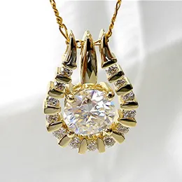 ペンダントネックレスHuitan Fashion Gold Color Women Daily Wear Statement Accessories Party Brilliang Cubic Zirconia Jewelryのためのネックレス