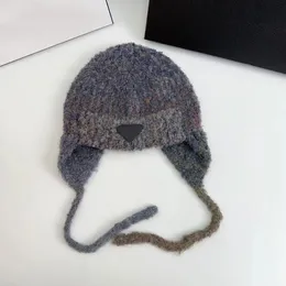 Beanie Üçgen Şapkalar Tasarımcı Şapka Lüks Kış Yünlü Sıcak Beanie Kapakları Kadın takılı şapka Kaşmir Kulak Koruma Moda Açık