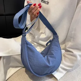 Kvällspåsar avslappnad nylon hobos crossbody väska för kvinnor designer axel stor kapacitet på lady rese shoppare kvinnliga plånböcker 231017