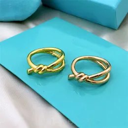 Tasarımcı Aşk Yüzüğü Gül Altın Klasik Lüks Yüzük Erkekler Vintage Basit Bague Homme Moda Moda Partisi Elmas Yüzük Akşam Damat Gelin ZL086