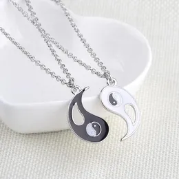 Pendant Necklaces 2 Pieces Yin Yang BFF Couples Necklace Chain Taichi Taiji Choker For Women Mens Personalized Matching Puzzle Diagrams