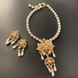 Collane con ciondolo Stile medievale di perle nobili ed eleganti Fiori trasparenti Orecchini Collana Moda Bellissimi gioielli da banchetto da donna