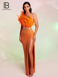 Robes décontractées pour femmes 2023 plumes orange paillettes sans bretelles haute fente longue robe d'été maxi avec ceinture cocktail tenue de soirée