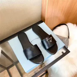 Luxus sandalen Flache Hausschuhe frauen 2024 Sommer Neue Dicke Sohle Baotou Flip Flop Casual Strand Sandalen