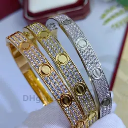 Lyxdesigner armband diamantarmband högkvalitativt smycken varumärke rostfritt tjock koppling till varumärkeslåda för kvinnor och man bröllop guld silver fest gåva