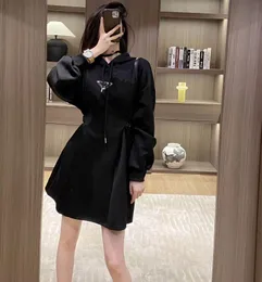 Designer Triangle High Quality Dress Women's Coats Fashion Metal Button Pleated Skirt + Letter Belt Dress Coats