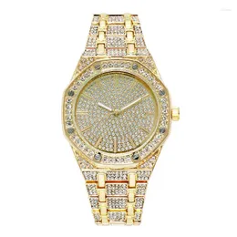 Orologi da polso vende direttamente orologi da donna transfrontalieri con diamanti intarsiati Sky Star Orologi di classe II Vendita di e-commerce al quarzo tendenza oro