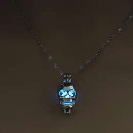 Punk Style Skull Pendant Halsband Lysande smycken Silver Color Chain Glow in the Dark Choker Statement Chokers1962