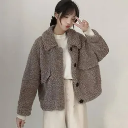 Pelliccia da donna finta elegante cappotto da donna streetwear autunno inverno beige imitazione lana d'agnello peluche moda femminile soprabito partito 231017