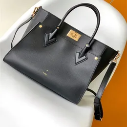 Designer Luxury Totes Doppi manici Cinghie regolabili Borsa a tracolla M22225 On My Side Tote GM Hasp Up in pelle nera Borsa a tracolla ad alta capacità Fibra 7A Qualità