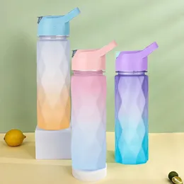 Bicchieri Bottiglia d'acqua gradiente da 600 ml con cannuccia Bottiglie sportive da viaggio all'aperto Palestra Fitness Brocche per ragazze Adulti 231018