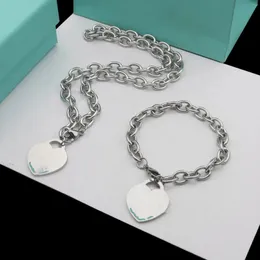 Mode smyckedesigner halsband designer armband charm hjärtuppsättning 18k guld tjej alla hjärtans dag kärleksgåva smycken 161256