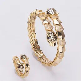 Mens Gold Bracelets 럭셔리 디자이너 보석류 남자 반지 아이스 아웃 브레이슬릿 힙합 블링 다이아몬드 반지 쿠바 링크 체인 매력 뱅글 W2638