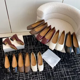 Hochwertige Leder-Sandalen mit quadratischem Zehenblock und Blockabsatz, Pumps-Schuhe, Kitten-Heels, Luxus-Designer-Kleiderschuhe, Büro-Schuhe mit niedrigem Absatz, mit Box