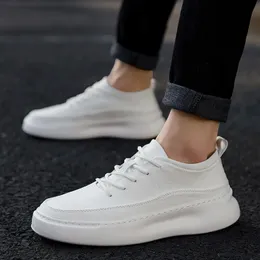 Abito casual primaverile Sport da uomo Autunno bianco per aumentare l'altezza delle scarpe da corsa piatta da ginnastica netta di sneaker maschili 231018 586