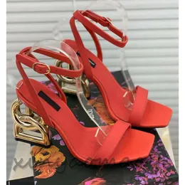 2023SS Brand Designer Ladies High Heels Shoe Sexiga bokstäver riktiga läder mocka modepumpar vårskoskor bröllopsklänning