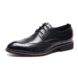 Scarpe eleganti da uomo in pelle di vacchetta in bianco e nero Scarpe oxford da lavoro di moda