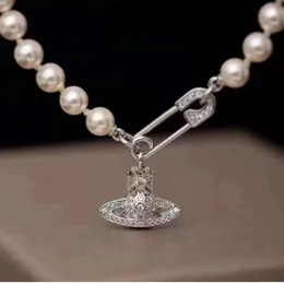 Collares colgantes Diseñador Carta Vivian Gargantillas Mujeres de lujo Joyería de moda Collar de perlas de metal cjeweler Westwood 7056ESS