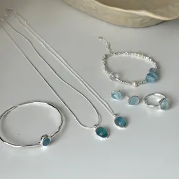 Combinazione di gioielli in argento acquamarina Set da donna Collezione di pietre naturali Versatile collana in argento Bracciale impilato Vendita calda