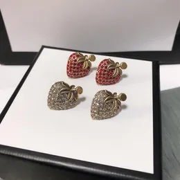 Designer 925 Silver Pin örhängen dinglar guld charm örhängen för kvinna Strawberry diamantform örhängen av hög kvalitet mässing mode301z