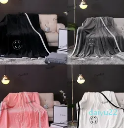 Designer Blanket Brand Letter Air Fashion Conditioning Travel Bath Towel Soft Winter Fleece Shawl