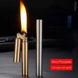 Accendini Accendino a cherosene a forma speciale Nunchaku cilindrico Facile da trasportare e da giocare L'accendino con mola a decompressione può essere venduto all'ingrosso