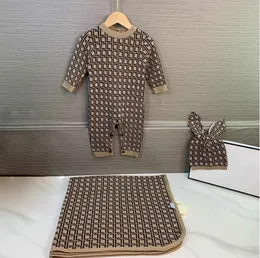 F nyfödda uppsättningar baby rompers nyfödda jumpsuits designer märke flickor pojkar kläder brev övergripande jumpsuit barn bodysuit för spädbarn hatt