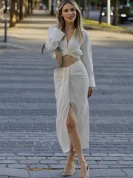 Robes de travail 2023 Femmes élégantes à manches longues V Crop Top et jupes maxi fendues hautes ensemble blanc sexy club deux pièces tenues de mode d'été