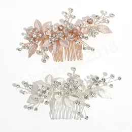 Metal saç tarağı inci tiaras kadınlar için gelin çiçek alaşımı saç tokası klips nişan şapkası düğün saç süsü takı bijoux