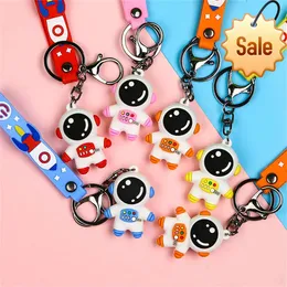 PVC Soft Rubber Cartoon Panda Keychains Astronaut Doll Nyckelkedja Små tillbehör Söt våldsbjörn Påspänn gåva