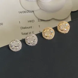 0,8 cm Charm Diamond Crystal Studri carini Designer Lettere Brand Charm Earring Orer Stud 18K Oro Oro Orenatura Popper Orecchie da donna Gioielli da donna Regali di gioielli di compleanno da donna