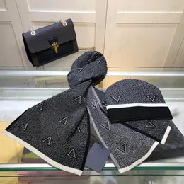 Chapéus cachecóis conjuntos de inverno chapéus scaves conjuntos para homens mulheres moda gorro quente malha caxemira par ternos clássico xadrez carta malha chapéu e cachecol designer chapéu cachecol conjunto