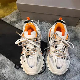 Designer Sneakers Track 3 3.0 LED-skor Man Women Sneakers Leather Trainers Platform Sneaker Flat Rubber Track Shoe Lace Up Luxury Outdoor Trainers 35-45