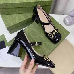 Kadınlar Elbise Ayakkabı Tasarımcı Ayakkabı Mektubu Kovası Kemer Tokası Yüksek Topuklu Topuk Deri Metal Toka Heal Teeld Shoe Büyük Boyut 34-41-42 Orijinal deri taban