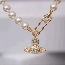 Collares colgantes Diseñador Carta Vivian Gargantillas Mujeres de lujo Joyería de moda Collar de perlas de metal cjeweler Westwood 2215ESS