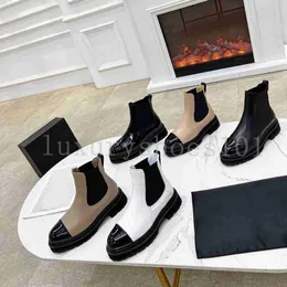 Stivali da donna di design di lusso Stivaletti in pelle di vitello neri Scarpe slip-on piatte di qualità Stivali da moto moda con apertura regolabile occidentale Taglia 35-40