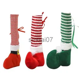 Juldekorationer 2023 Creative Christmas Table Fötter Sockor Stolar Ben täcker Golvmöbler Non Slip Christmas Elf Feet Socks Decoration X1019